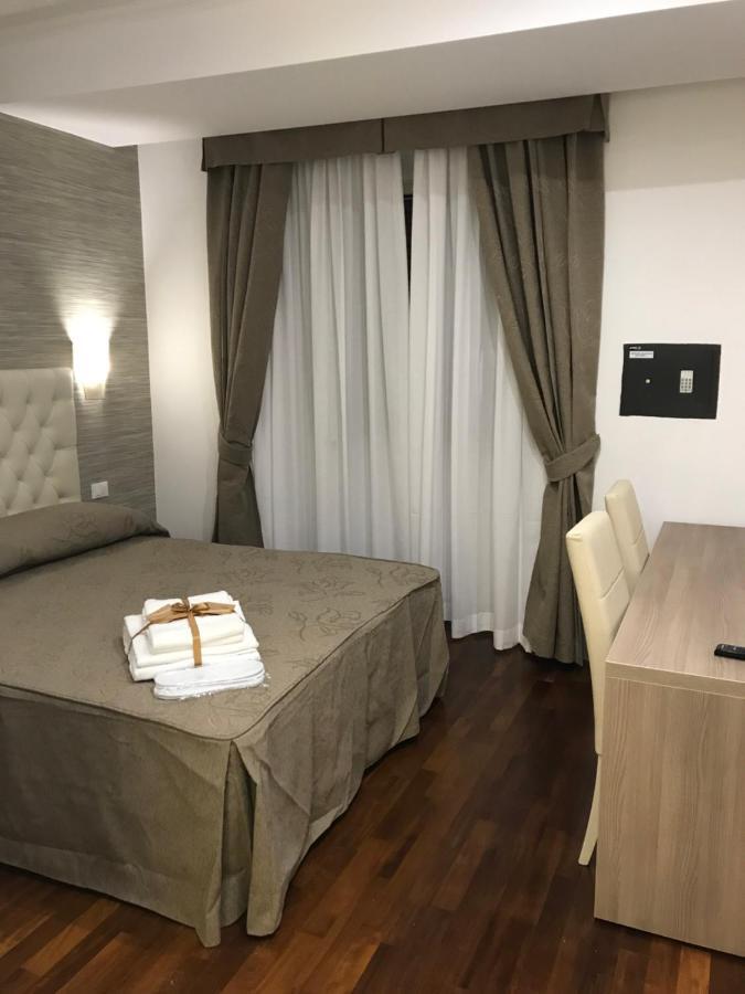 Cheri Luxury Rom